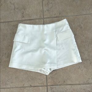 Zara White Skorts with Clean Design Size Small